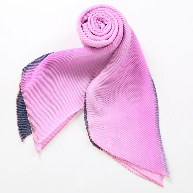 Рисунок 4 - Женский цветной шарф на сезон 2022