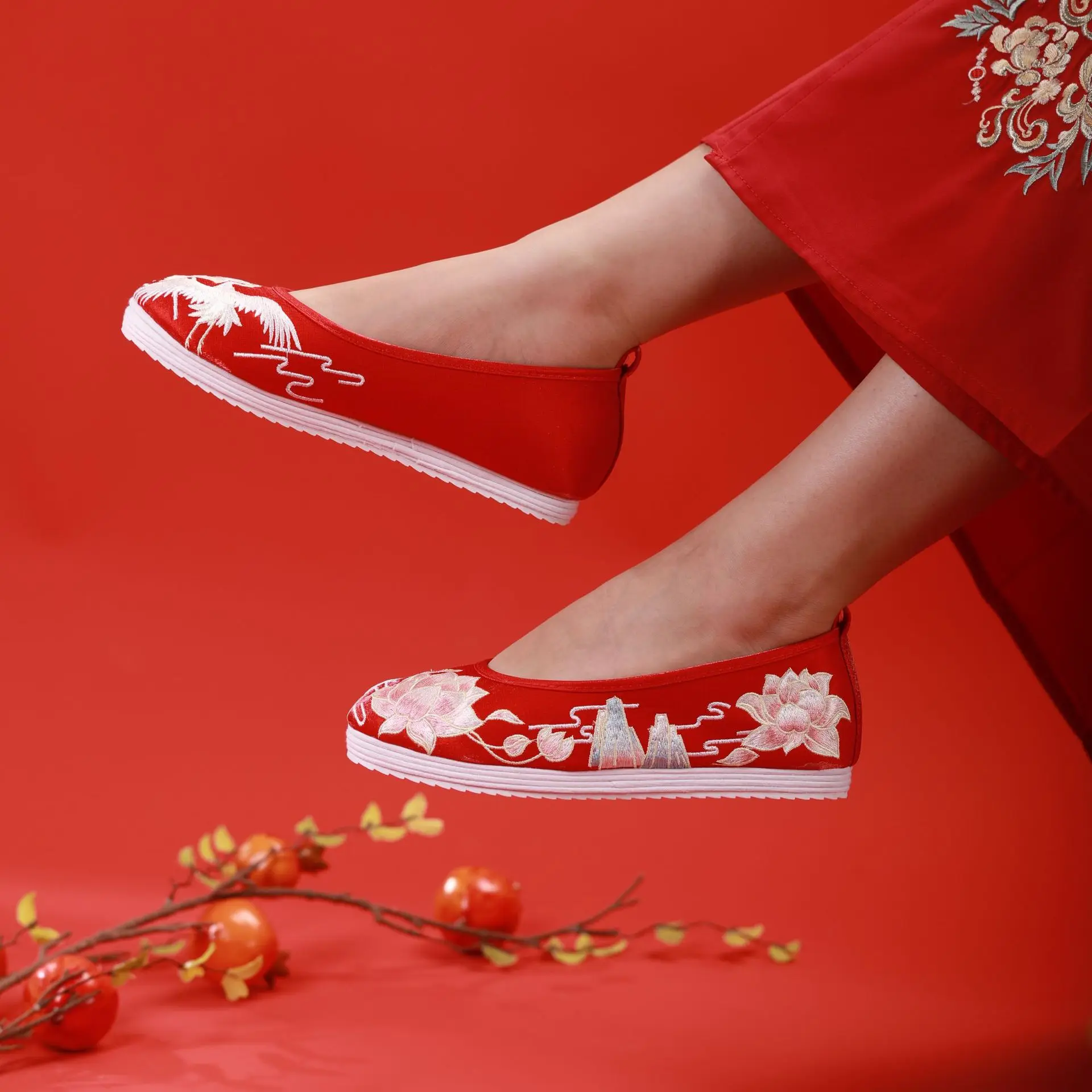 KS44 Осенние новые винтажные туфли Hanfu в стиле ретро простые красные женские Xiuhe