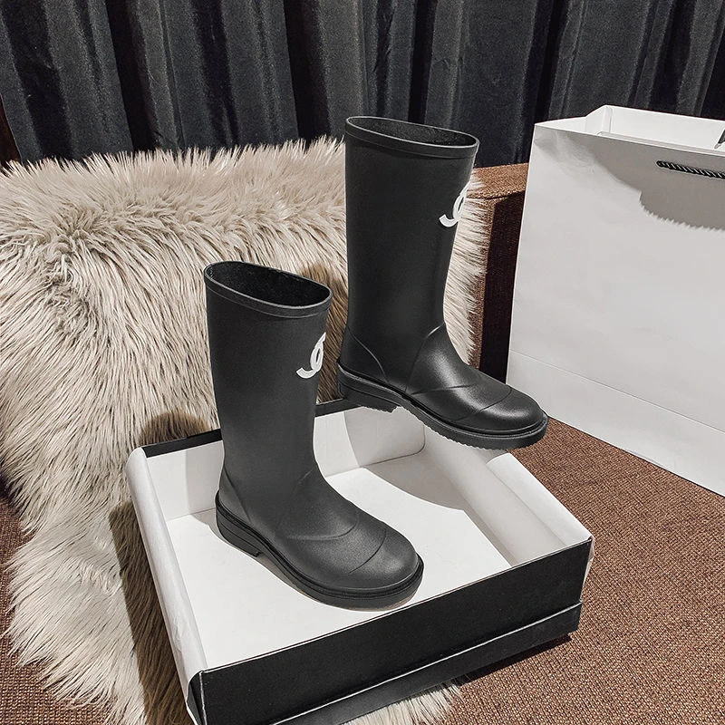 

Spring/Summer Design Women's Black Boots Waterproof Fashion Luxury Lightweight Mid-Cut Ladies Rain Boots Ms Rubber Tall Boots