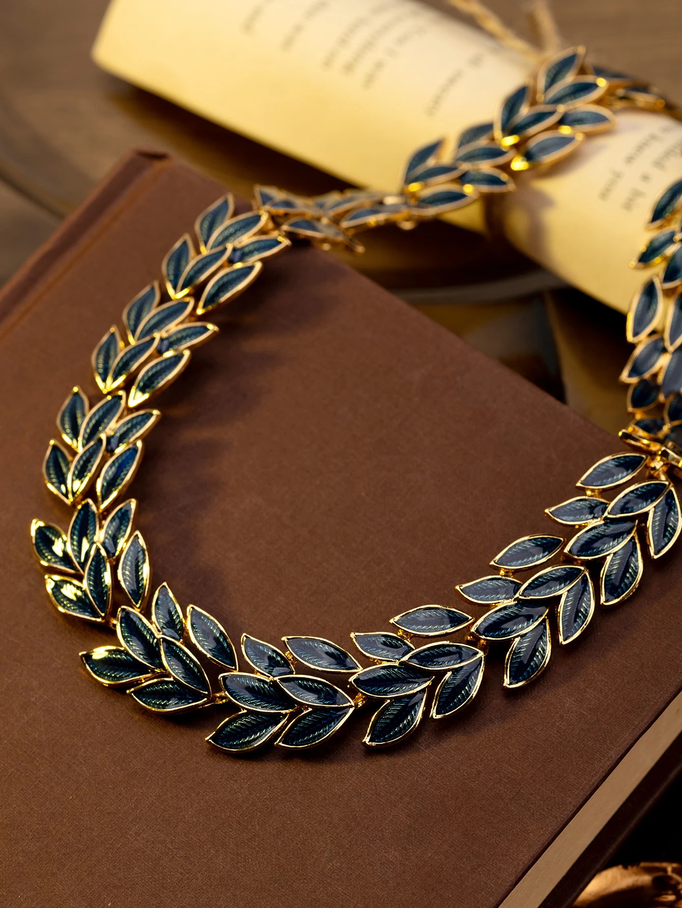 

Книга "Листья эмали"