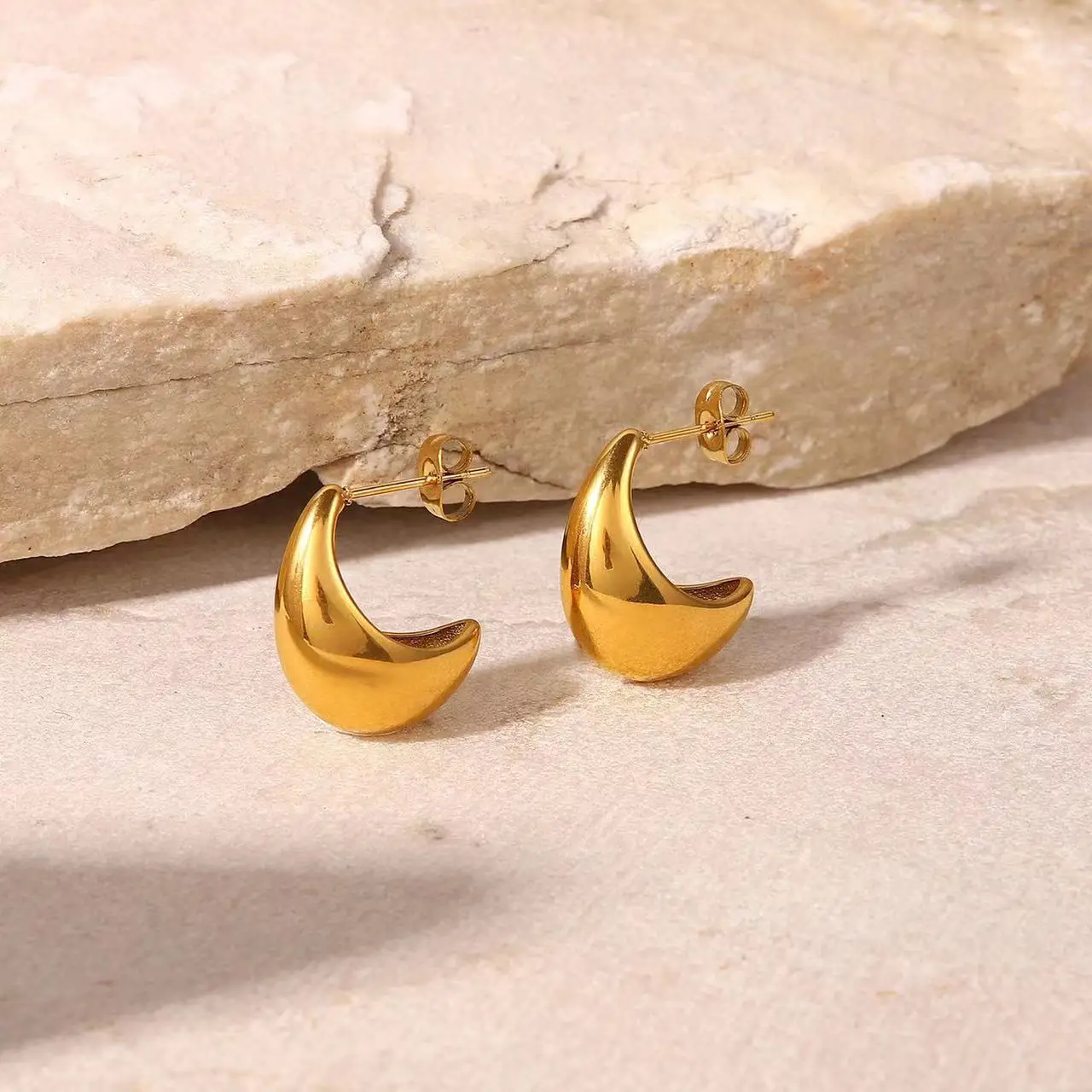 

Vintage Stainless Steel Earrings Affordable Luxury Style Titanium Steel Earrings 18 Gold Semicircle Hollow Hoop Earring Women
