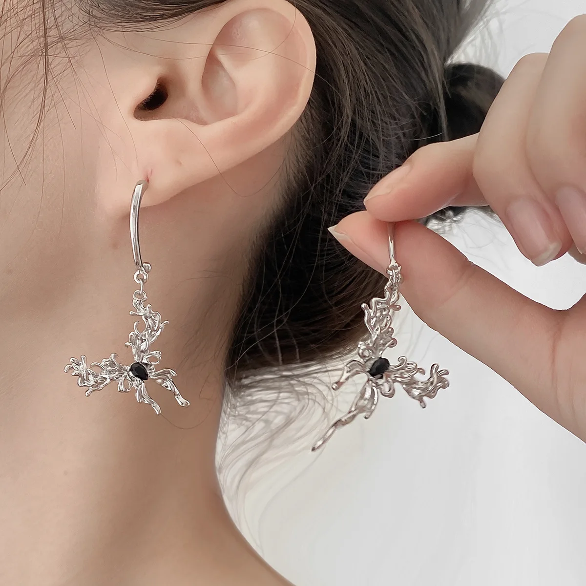 

New Butterfly Long Earrings Female Niche Trend Design Hip-hop Punk All-match Earrings for Women Fashion Jewerly Wedding Gifts