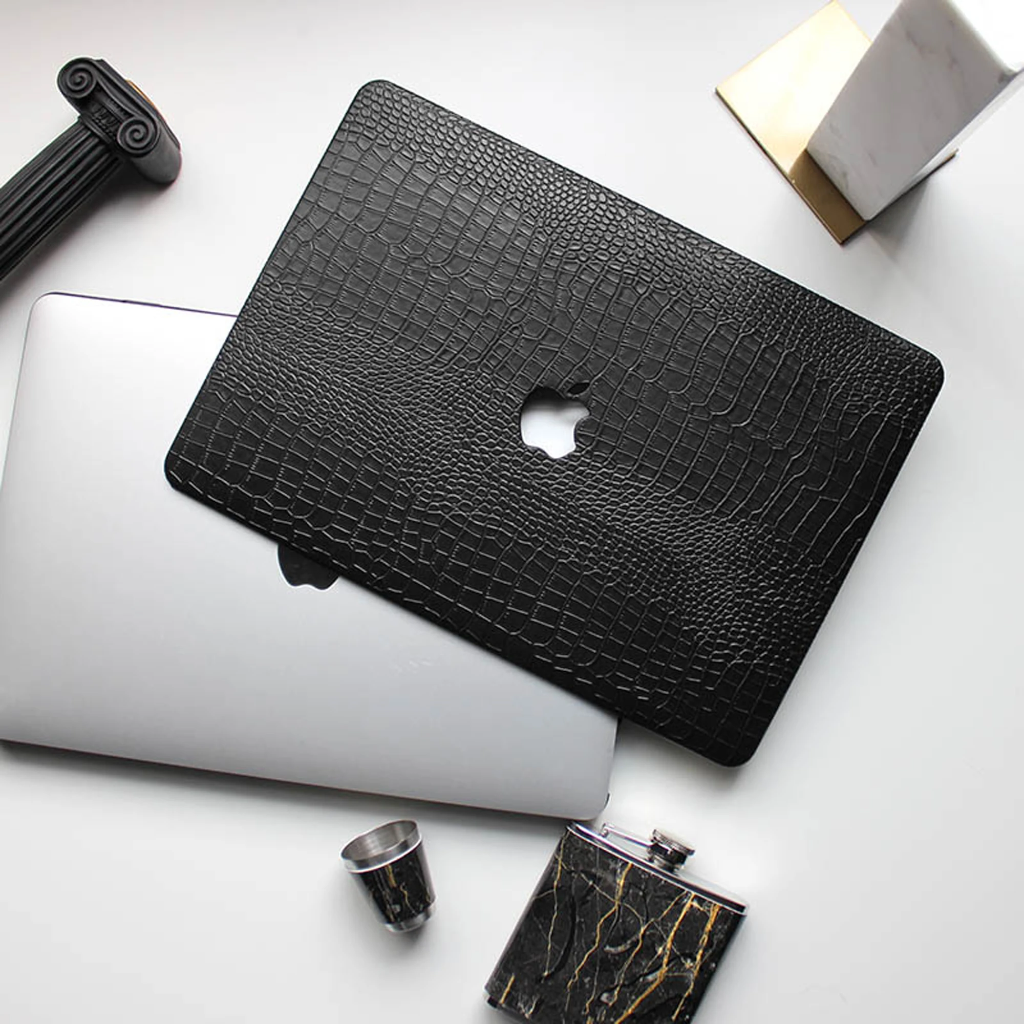 

Чехол для MacBook Black под крокодила, чехол для ноутбука с абстрактным рисунком, Уникальный защитный чехол для MacBook Air 13, Macbook Pro 13, 16, 15, идея для под...