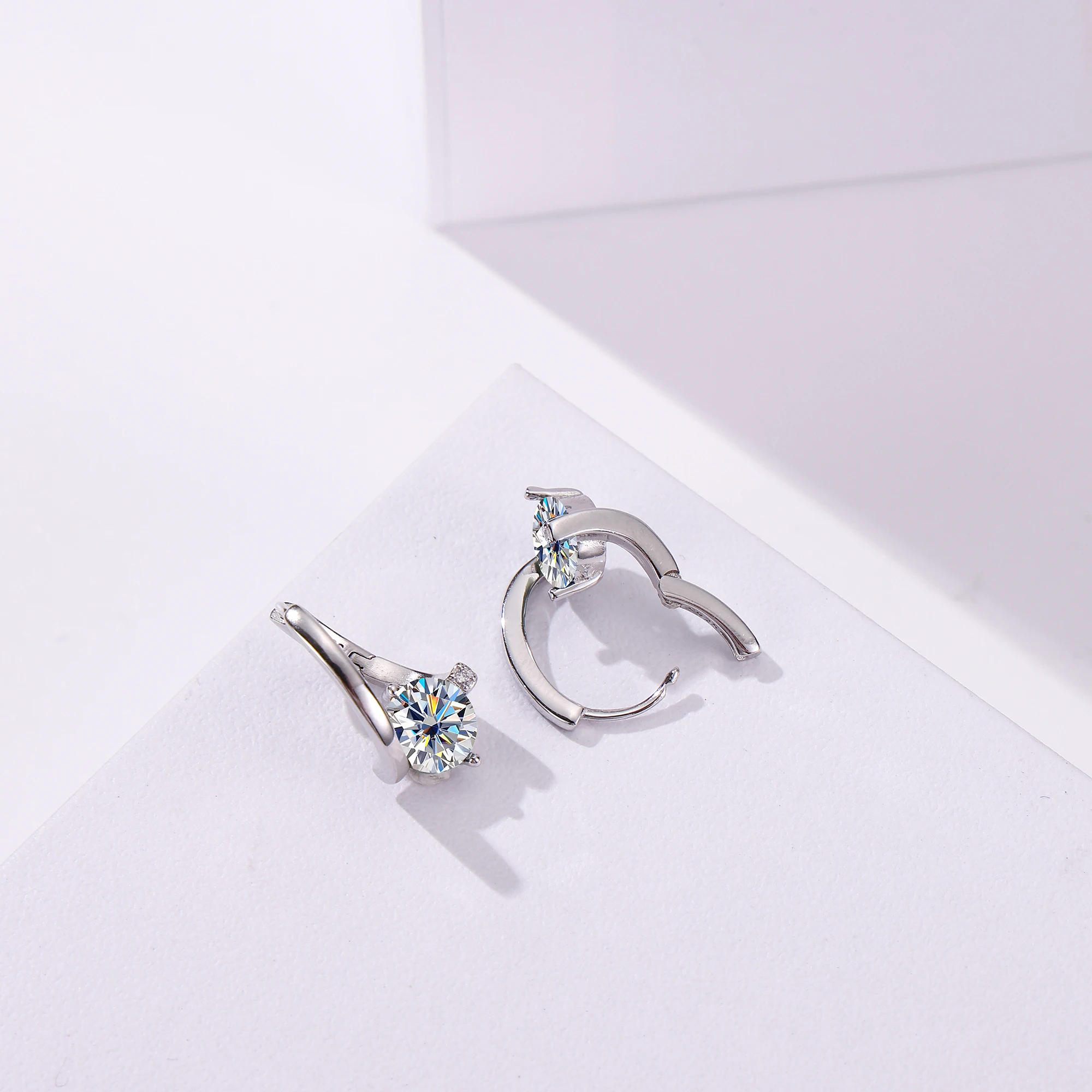 Женские серьги с муассанитом простые и элегантные серьги-подвески из серебра 925