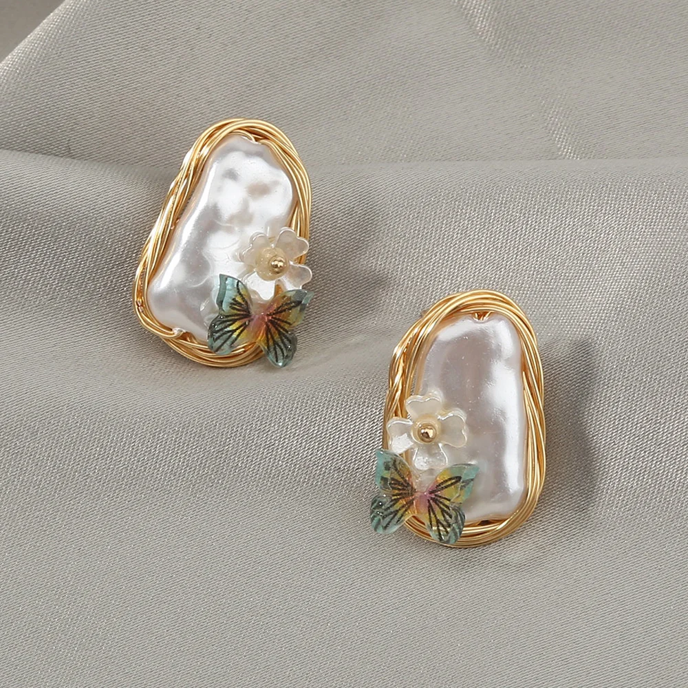

New manual winding temperament exquisite Earrings female baroque pearl butterfly creative fashion earrings