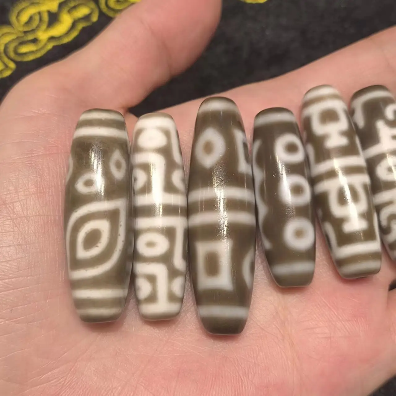 

1pcs/lot Natural multi-pattern old agate dzi wholesale Solid gray Weathering lines Pattern calcification Special breed Accessory