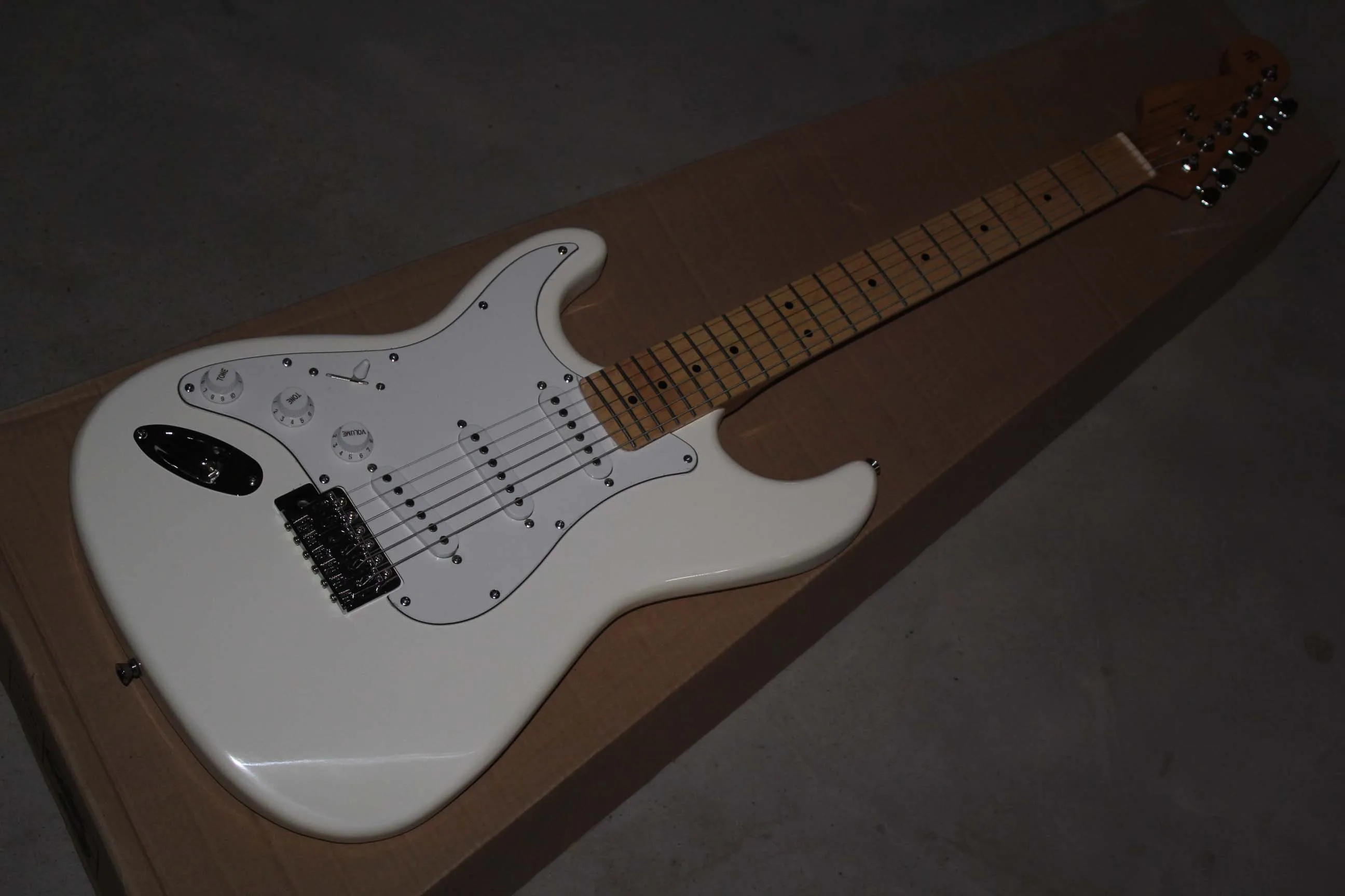 

free shipping factory custom new real photos high quality ST white Left hand Electric Guitar Maple Fingerboard SSS pickup 10yue