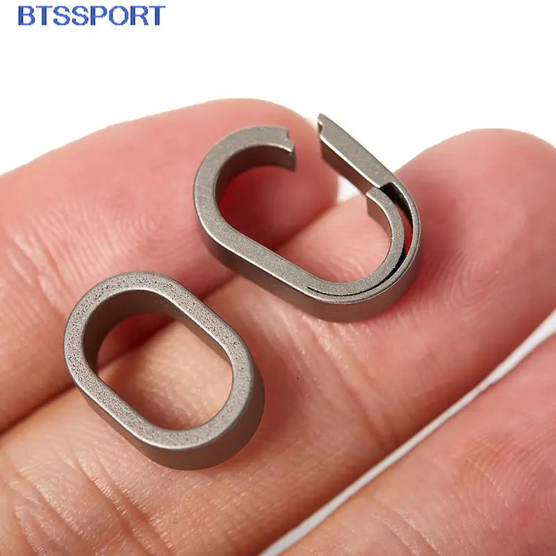 

Titanium Alloy Mini Key Ring Connection Buckle Universal Joint Auxiliary Ring Connection Bayonet Ring Personality Creativity