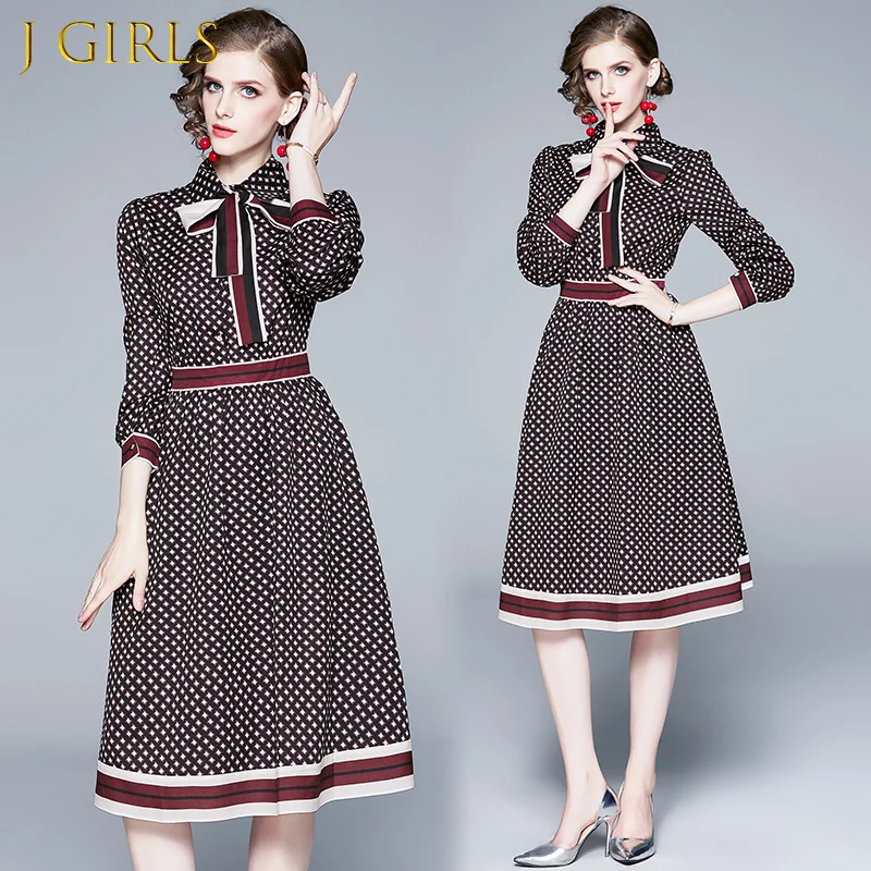 

Женское платье-рубашка средней длины, с завышенной талией и винтажным принтом