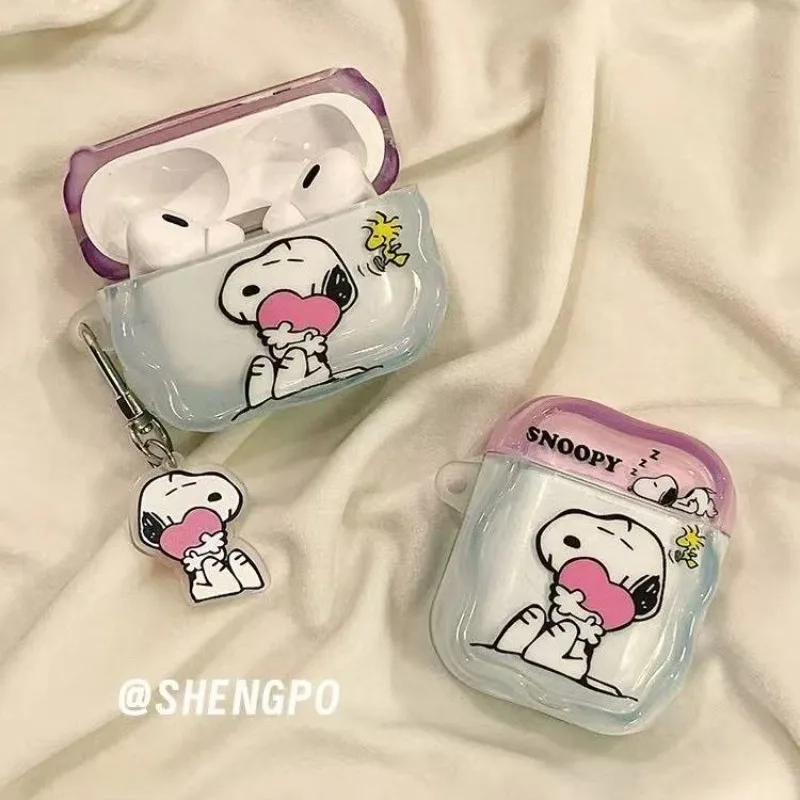 Фото Чехол для наушников в стиле аниме с изображением Снупи, подходит для Airpods Pro 2-го поколения, беспроводной Bluetooth-чехол для наушников, новая модель Airpods 4-го поколения. №1