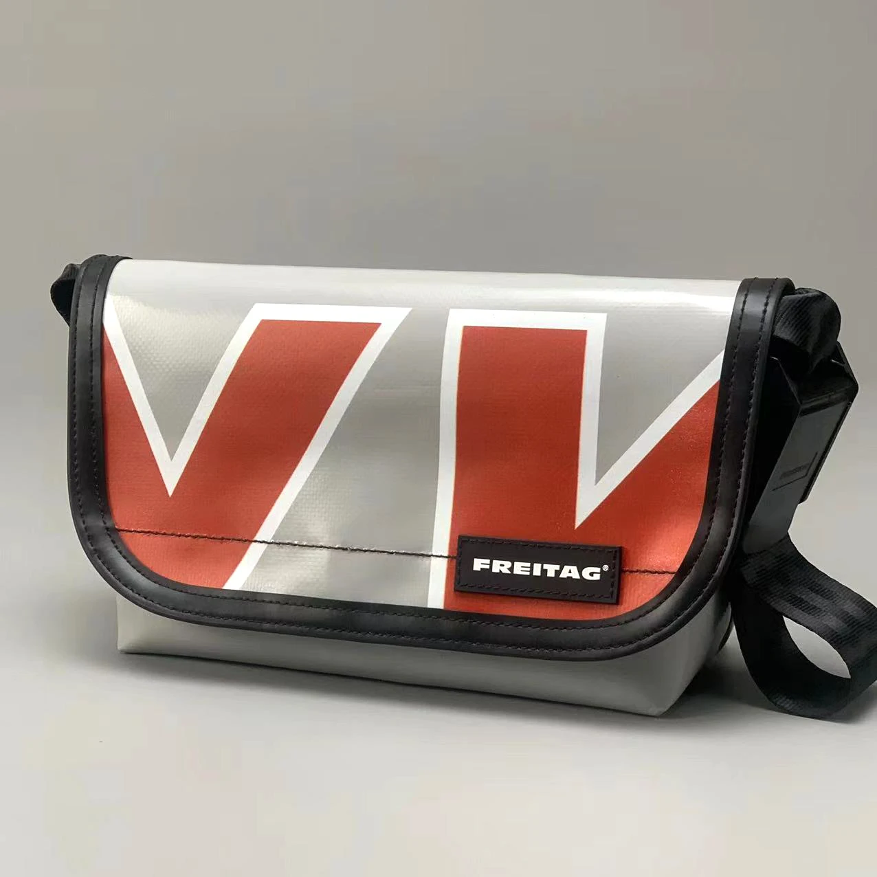 FREITAG F41 HAWAII FIVE-O Messenger Bag Single Shoulder Bag Crossbody Bag Swiss Cycling Eco-Friendly Bag