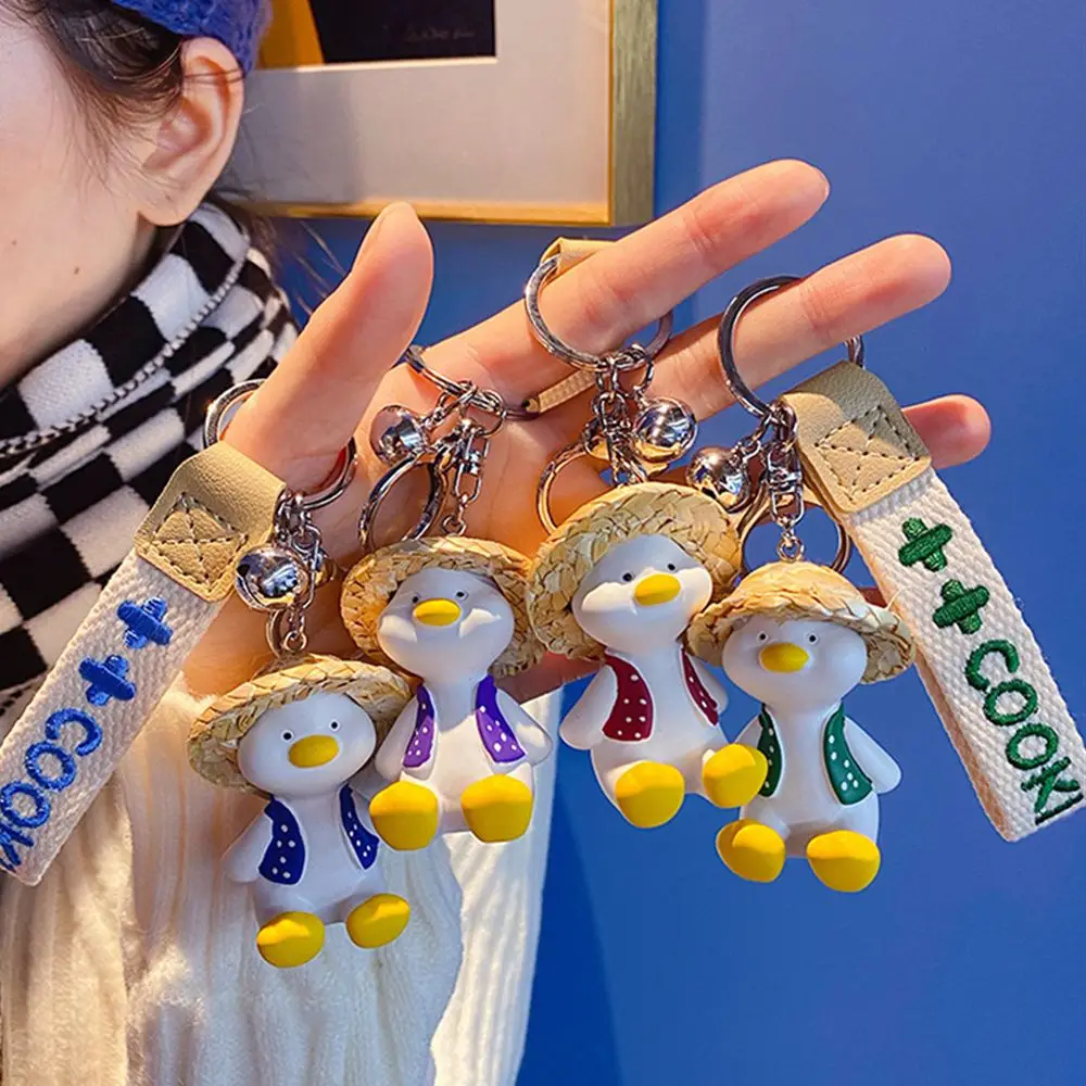

Cute Cartoon Straw Hat Duck Pendant Keychain Adorable Happy Duck Design Key Buckle Simple All-match Bag Accessories