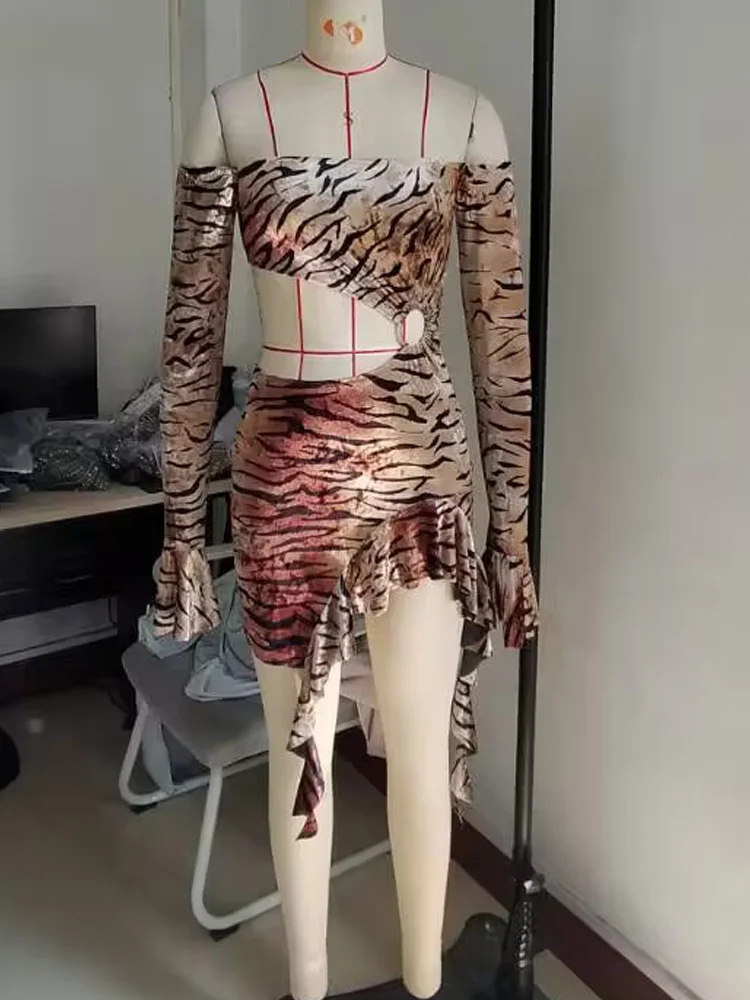 Бархатное мини-платье с длинными рукавами Bonnie Forest Wild для женщин бархатные