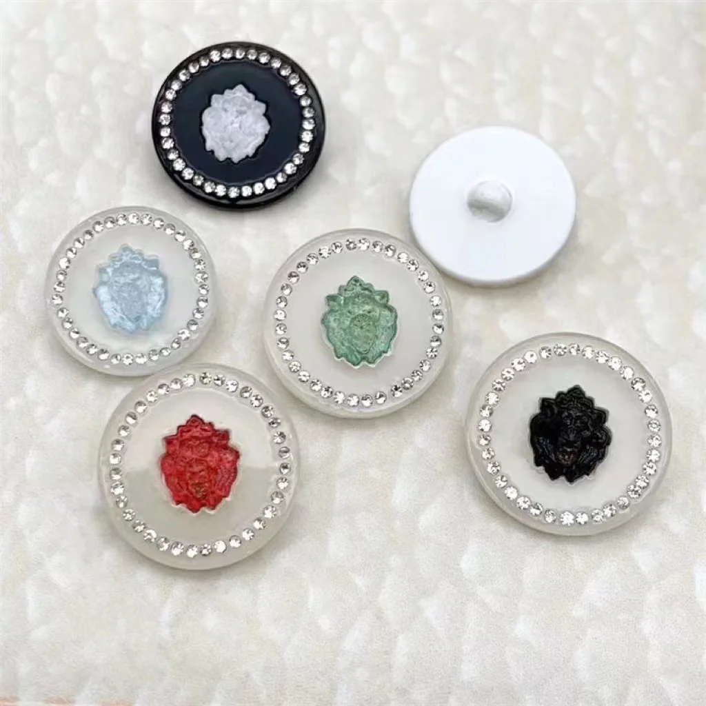

2022 new resin two-piece full water diamond lion head button 16mm18mm23mm
