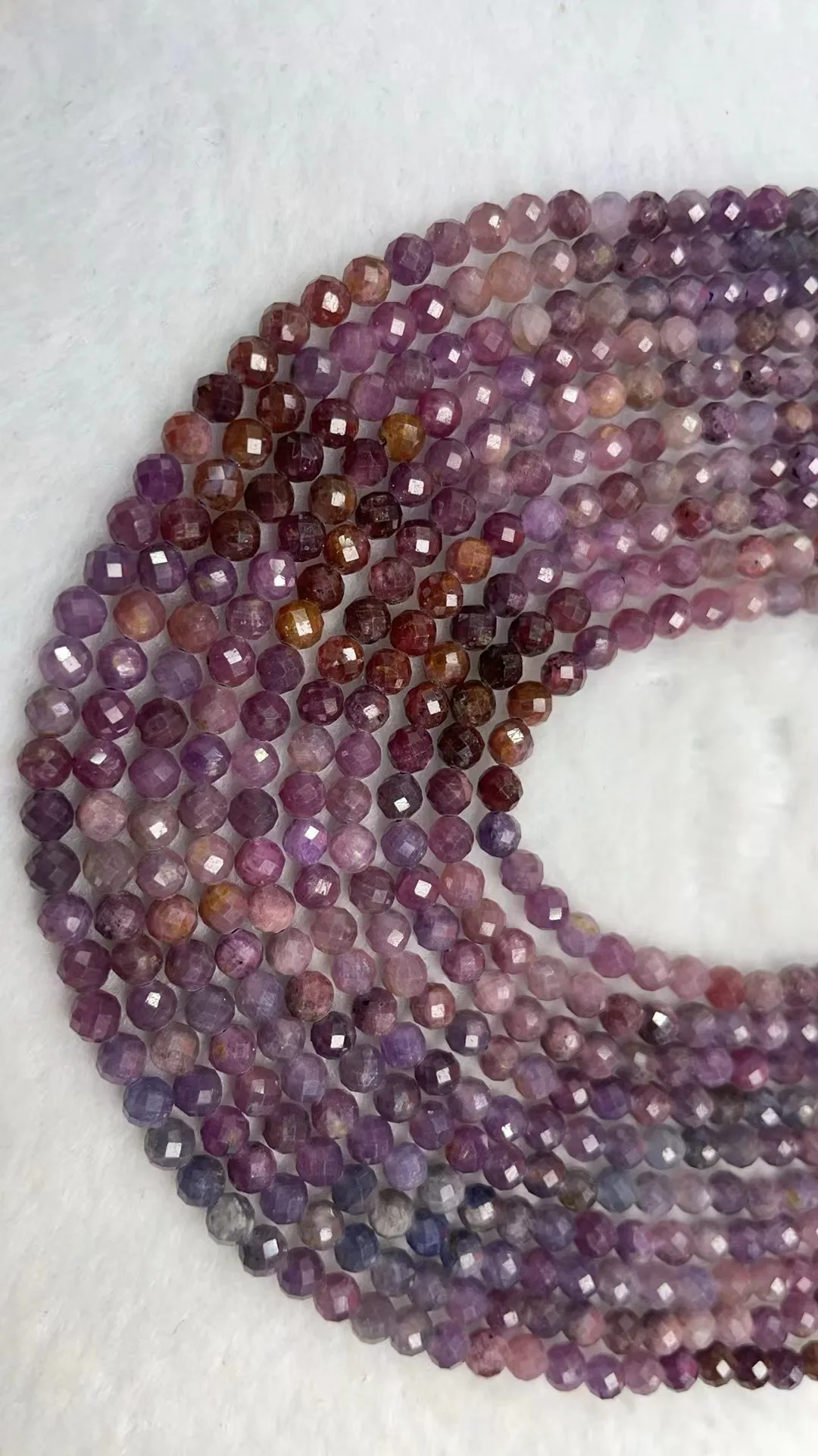 Оптовая продажа натуральный красный и сапфировый Rradient цвет 4 мм Длина круглой