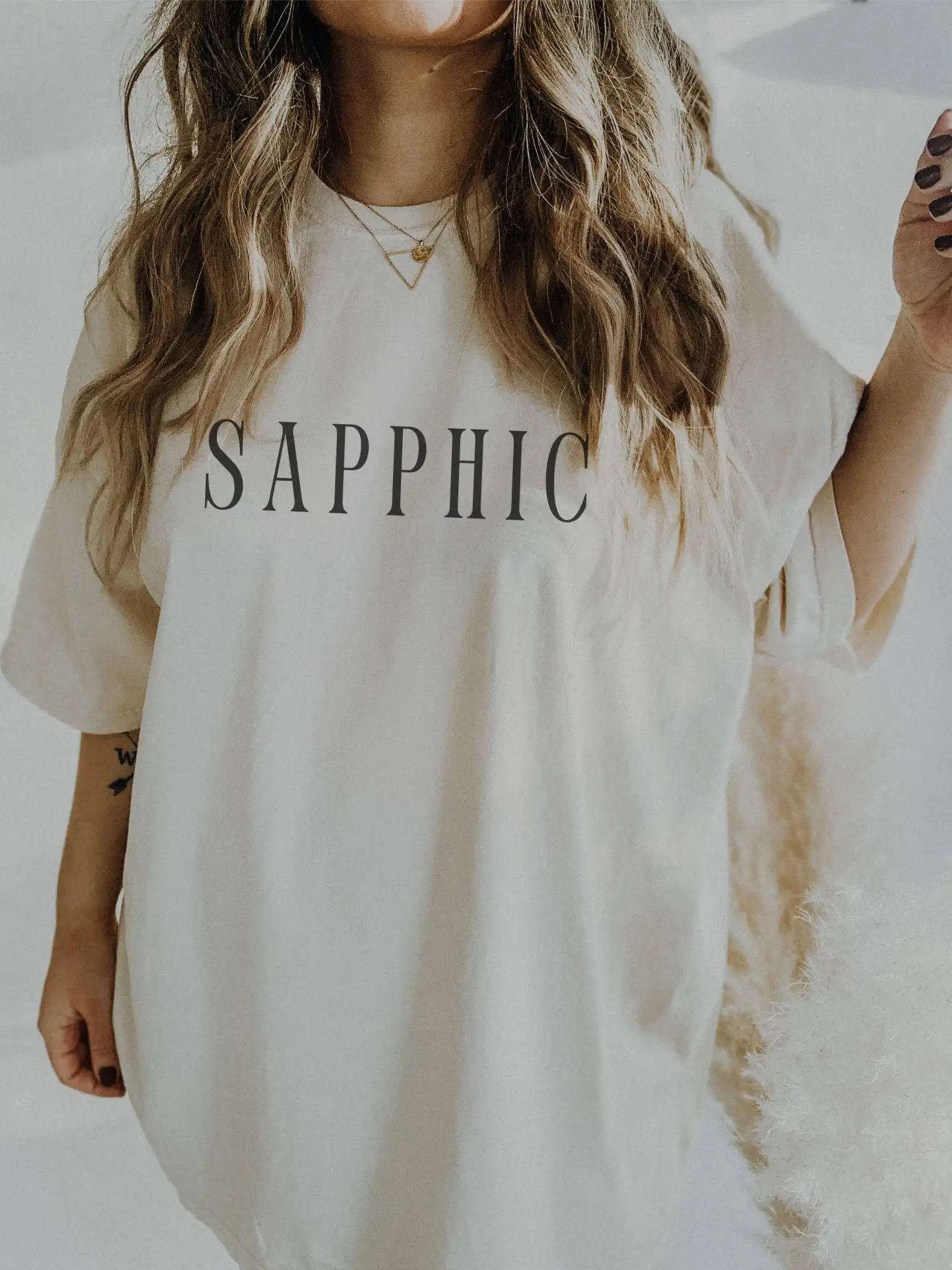 Минималистичная футболка с сапфиком тонкая лесбийская современная простая