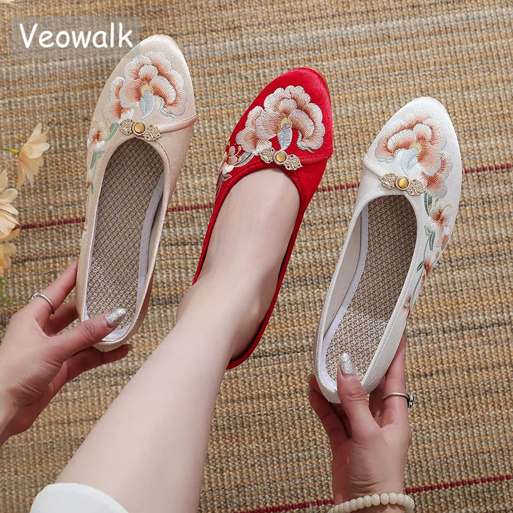 Фото Veowalk, удобные женские туфли-лодочки без шнуровки с острым носком ручной работы, женские модельные туфли на низком каблуке, женская обувь для этнических танцев с вышивкой в стиле ретро №1