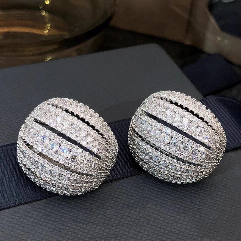 Фото Серьги-гвоздики Huitan Sparkling Half Ball с кубическим цирконием, модные универсальные серьги-гвоздики овальной формы, эффектные украшения для женщин №4