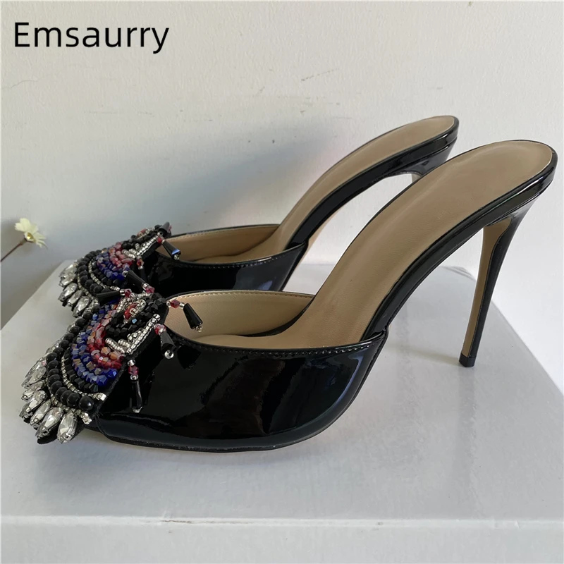 

Сандалии на шпильке 10 см для девочек, Роскошные туфли с ремешком на пятке из лакированной кожи, с бусинами, кристаллами и цветами, летняя обувь
