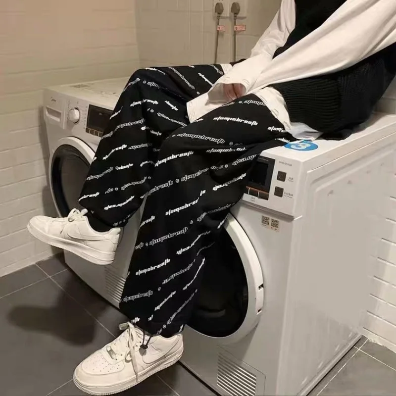 Рисунок 2 - Уличная одежда, широкие штаны оверсайз