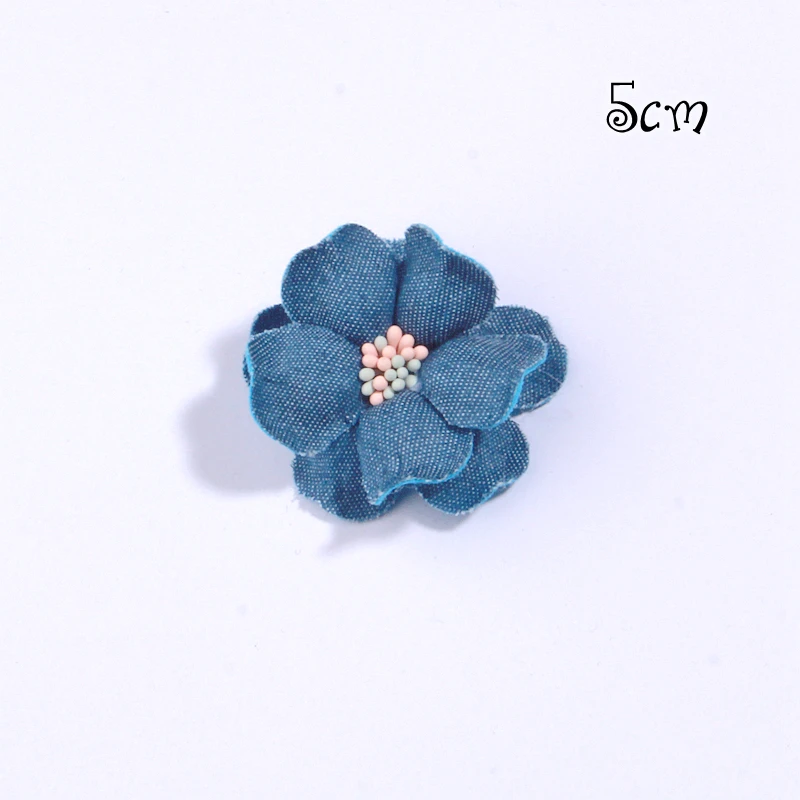 

Декоративные искусственные цветы из джинсовой ткани