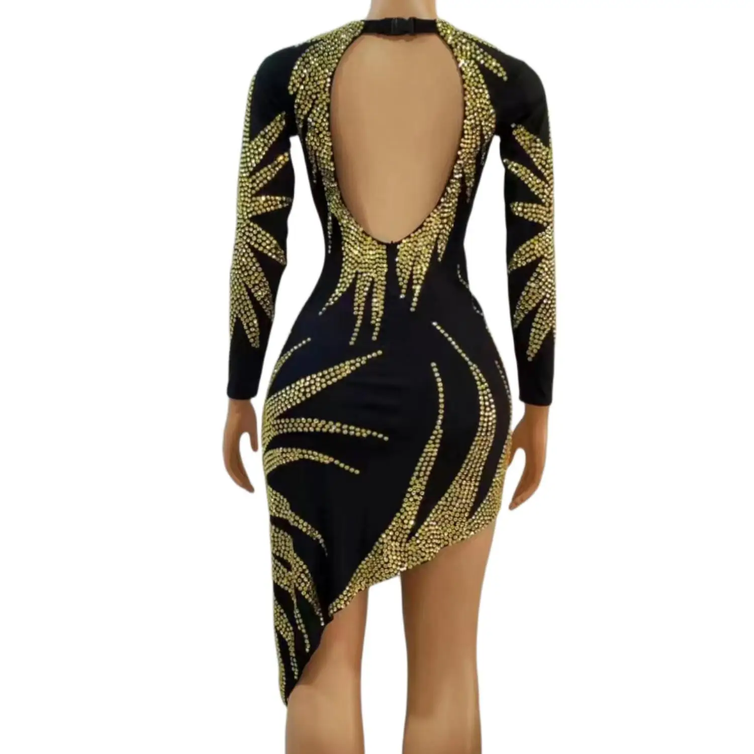 Рисунок 5 - Золотистое, черное бархатное платье