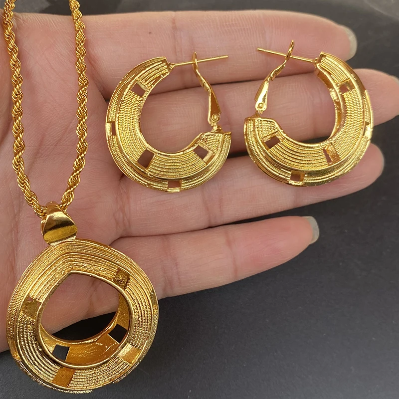 

Trendy Style Dubai Earring Jewelry African Lady Daily Wear Twisted Necklace For Women Banquet Wedding Gift
