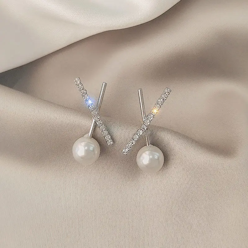 

2022 New Fashion Row Rhinestone Cross Line Pearl Earrings for Woman Golden Cross Line Pearl Stud Earrings Wedding Jewelry Gift