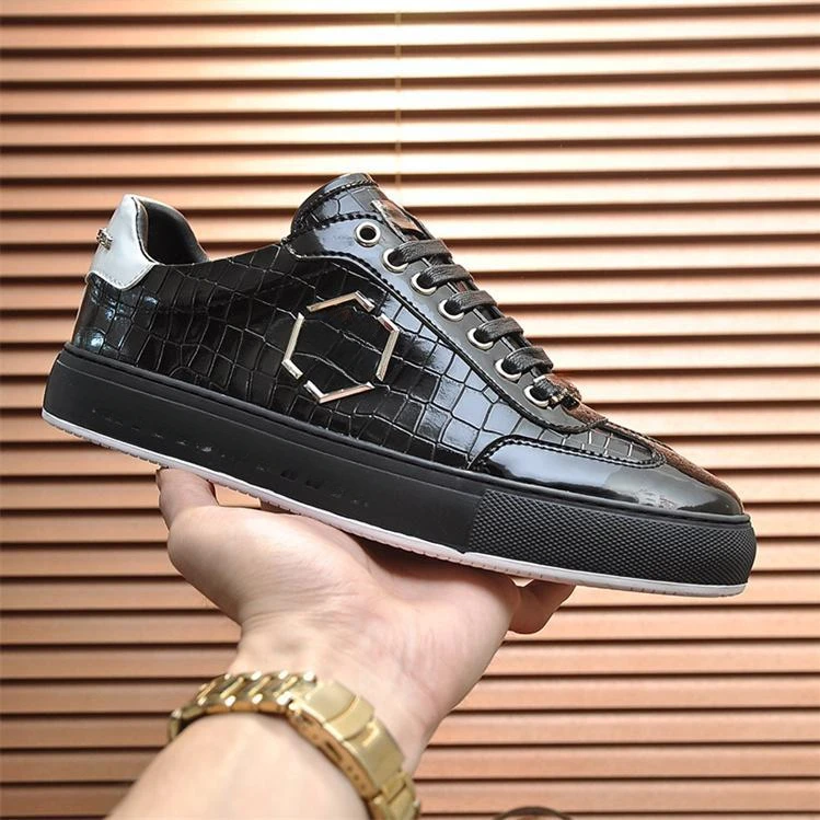 Рисунок 2 - Мужские спортивные кроссовки с черепом