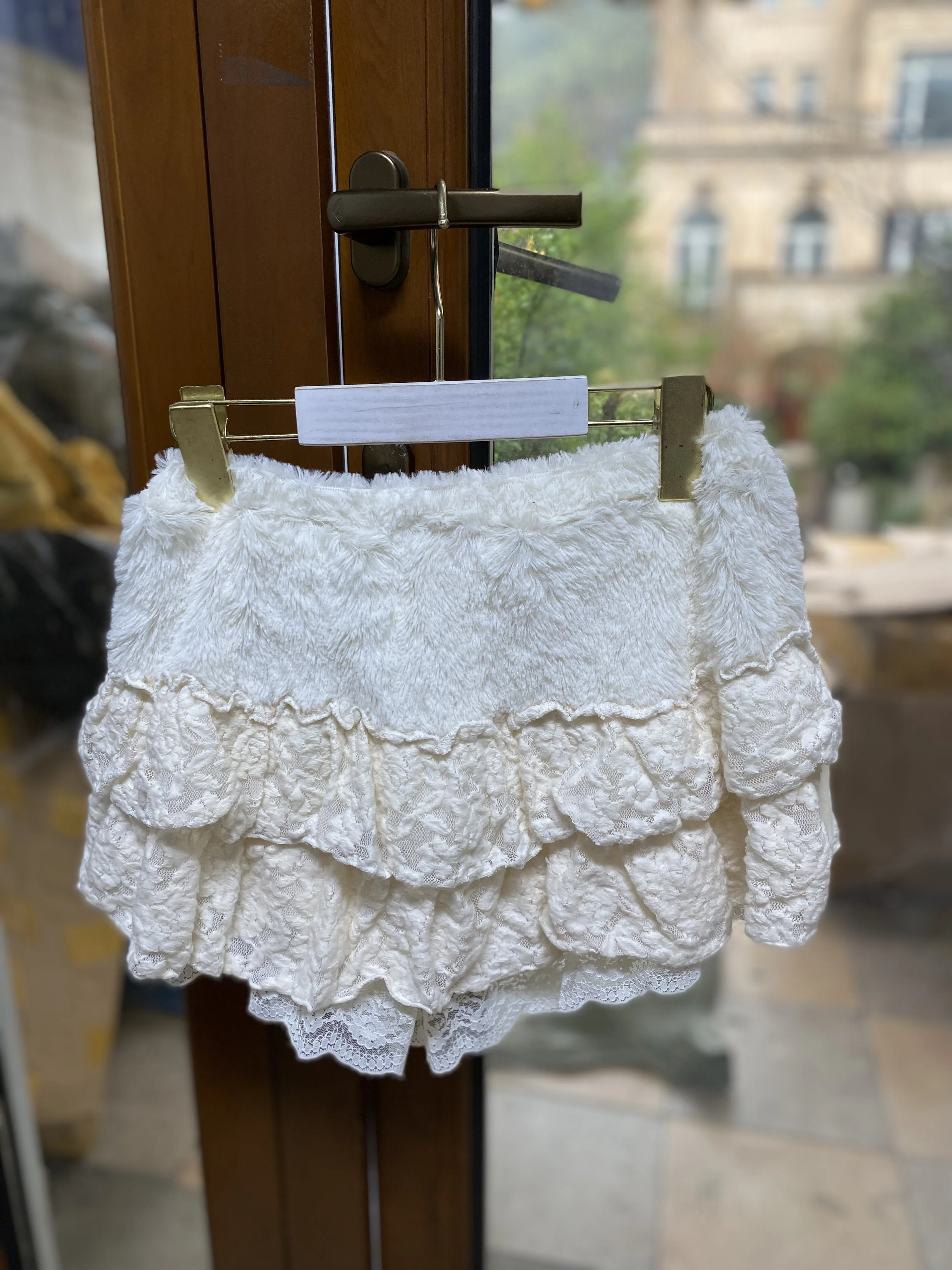 

SALES Fashion Winter Thick Whole Fur And Lace Silk Lining Velvet Ribbon Mini Skirt