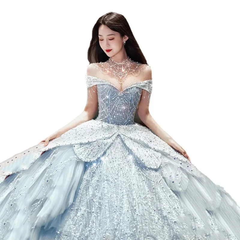 

Женское свадебное платье с бисером и голубым звездным небом