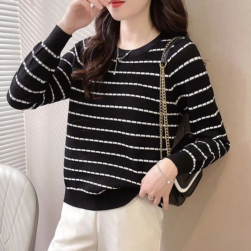 

Женский трикотажный свитер в черно-белую полоску, с круглым вырезом и длинным рукавом