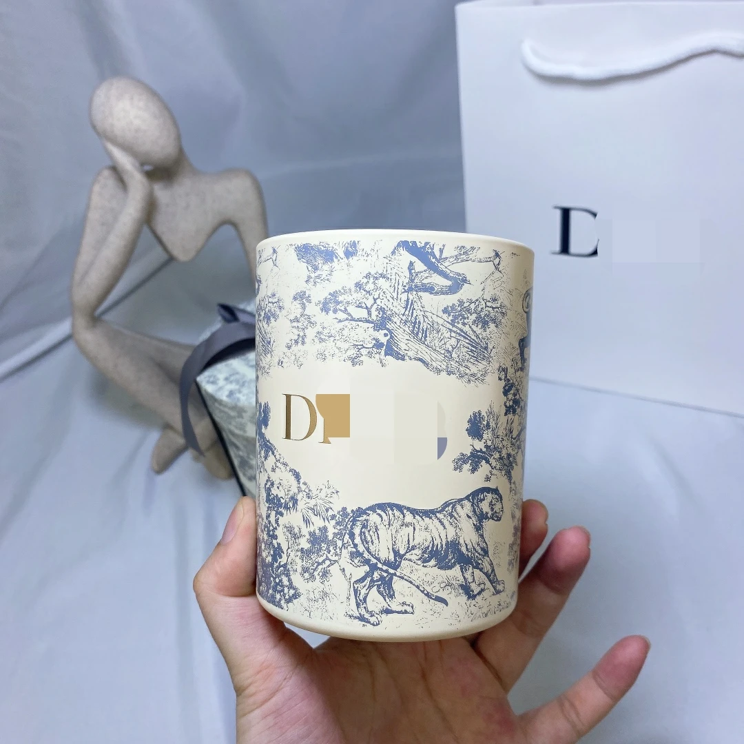 

Dijia Fragrant Candle Embroidery Ornament 280g
