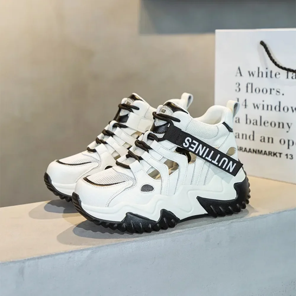 Женские летние дышащие кроссовки Белые Повседневные с вырезами новинка 2024