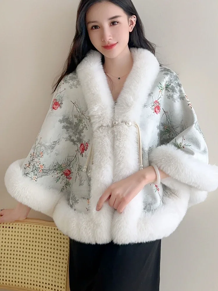 Маленькая накидка-шаль женская осенне-зимняя короткая однотонная бархатная