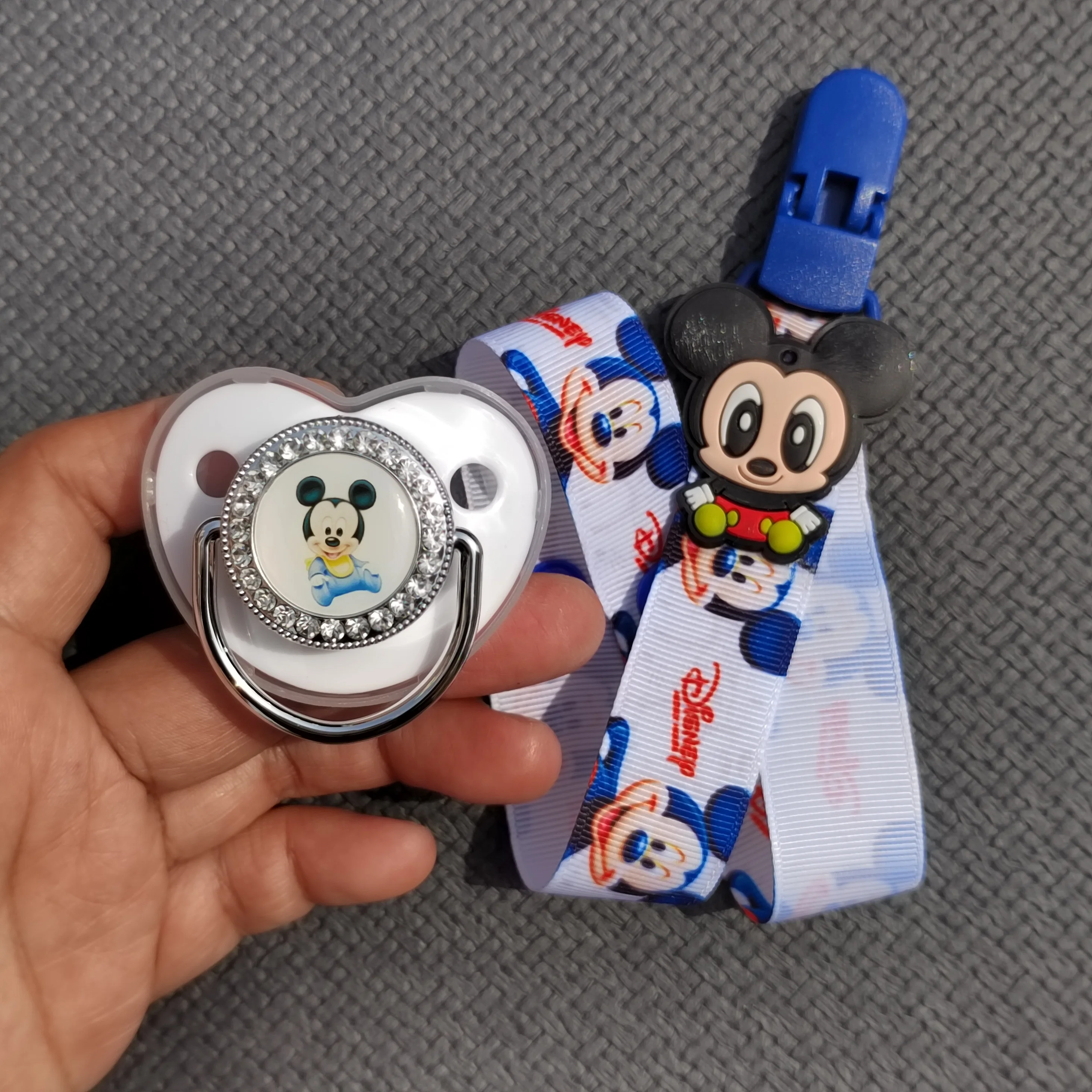 

Bling BPA Free Silicone Dummy Chupeteors for Sensory Baby Teething Toys Mickey Mouse Print Clothes Material Pacifier Clip Holder