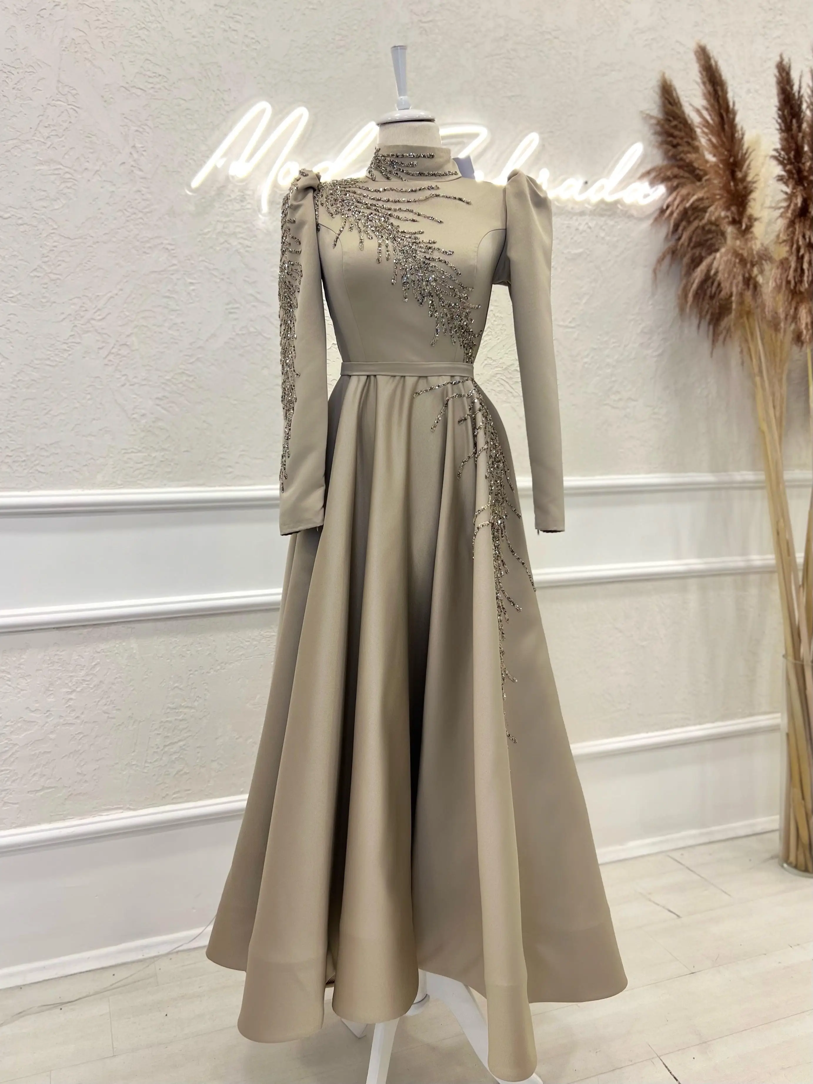 

Champagne Long Sleeve Muslim Evening Dresses Satin Beaded Islamic Formal Party Gowns Women Hijab Arabic Kaftan Robes De Soirée