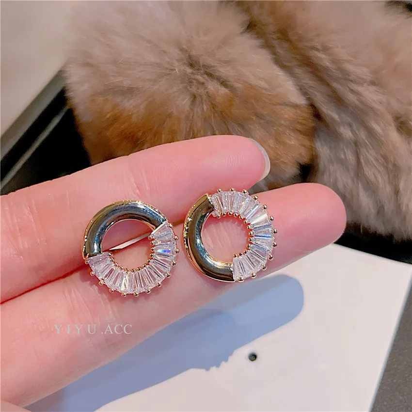 

Korean Fashion Cubic Zirconia Circle Stud Earring Delicate Hollow Earrings for Women Trendy Jewelry Charm Vintage Jewellery