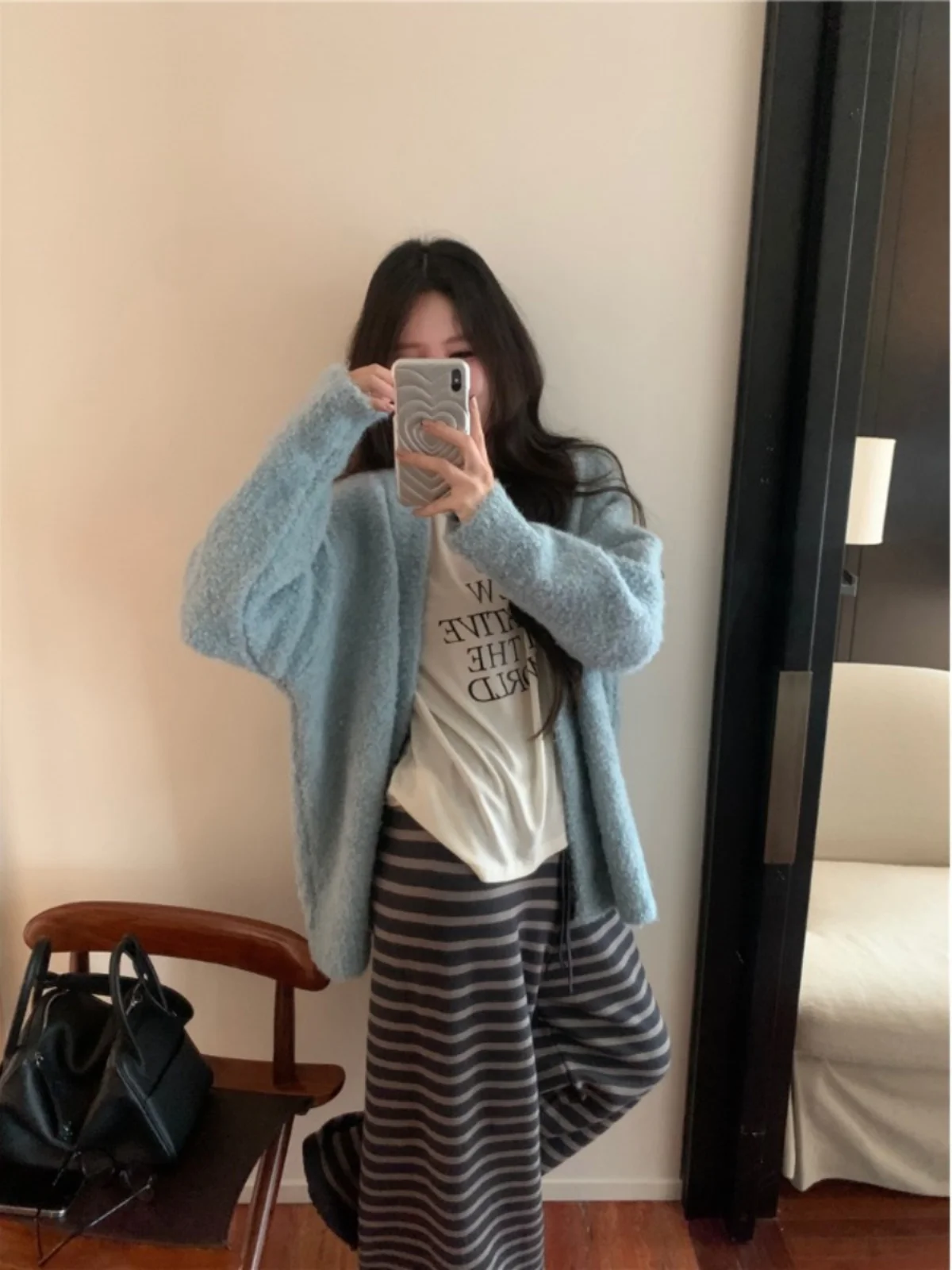 Мягкий клейкий синий повседневный модный свитер верхняя одежда женская зима 2024