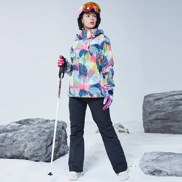 комбинезон женский зимний. зимние костюмы 2024. зимние костюмы 2024. болоневый костюм розовый. красивый горнолыжный костюм женский.