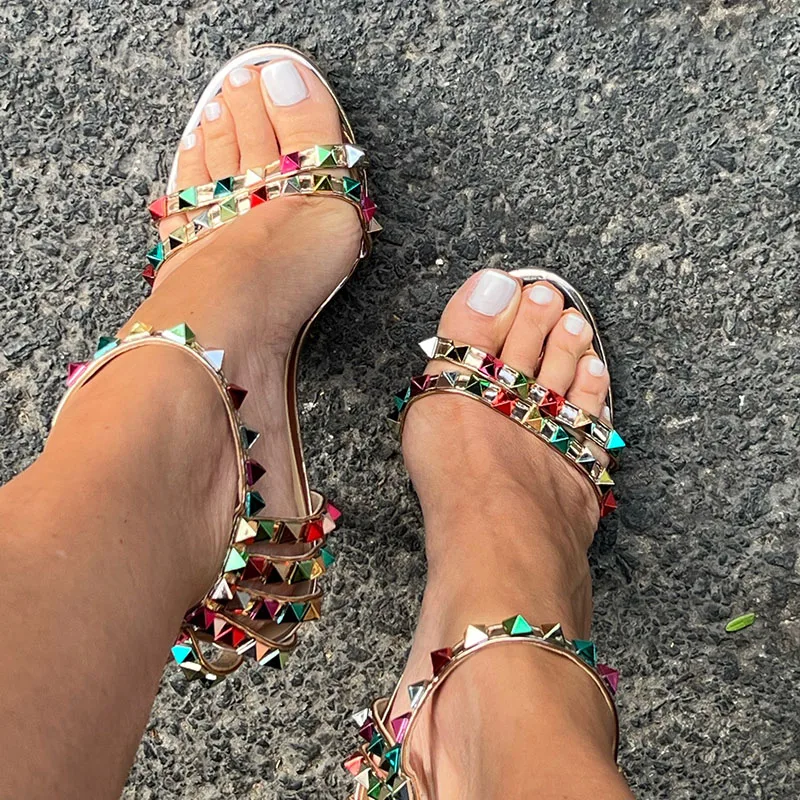 Женские босоножки Bossa на высоком каблуке однотонные с ремешком пряжкой