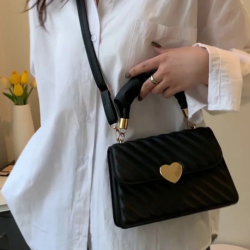 

Fashion Trendy Women's Crossbody Bags 2023 New Heart Hasp Design Lightweight Handbags Female Commute Versatile Shoulder Bag
