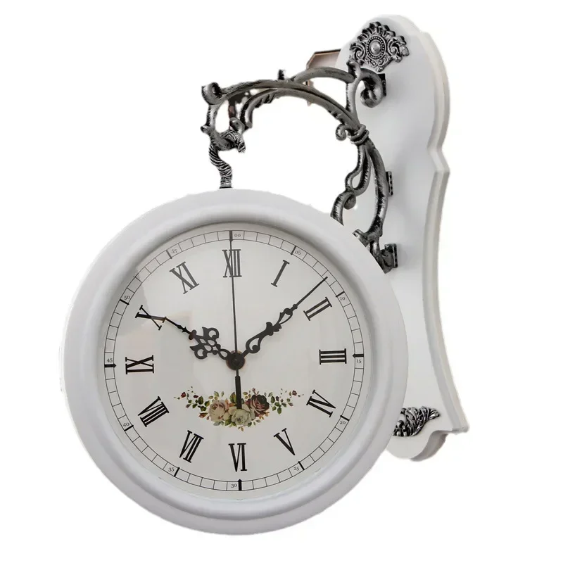 Двухсторонние настенные часы