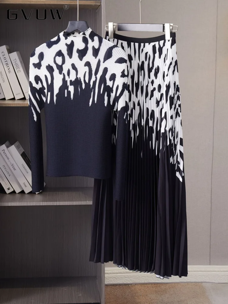

GVUW Leopard Pleated Two Piece Set Women's 2023 Spring New Contrast Color Mock Neck Top High Waist Skirt Female Fashion 17G1272