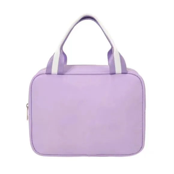 Индивидуальная сумка для ланча из синели с вышивкой изолированная