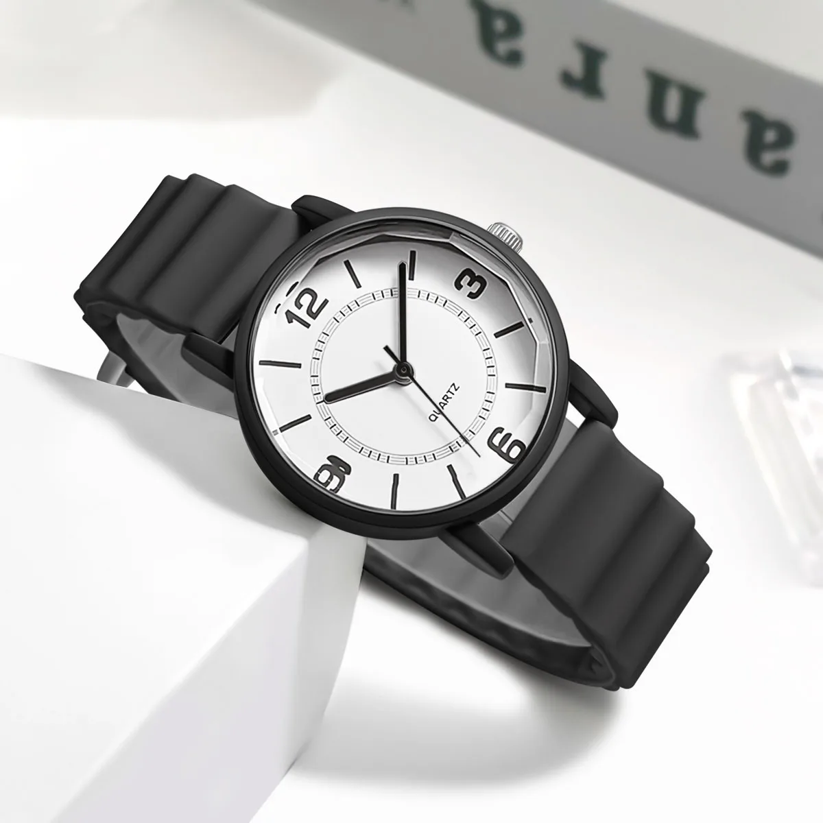 Часы наручные женские кварцевые с силиконовым ремешком