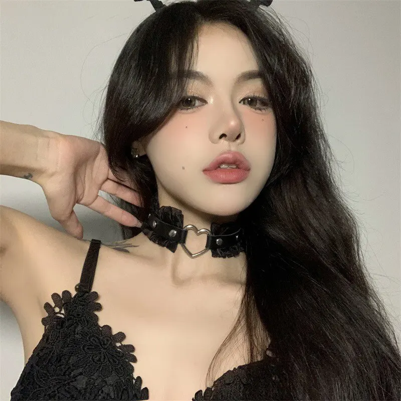 

Heart Leather Chocker Necklace Punk Collar Women Men Rivets Chocker Chunky Necklace Goth Jewelry Sexy Lace Chokers Necklace