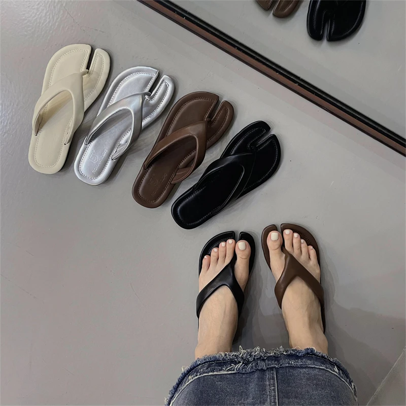 

Шлепанцы женские резиновые, сандалии на плоской подошве, пляжные люксовые, в римском стиле, лето 2023