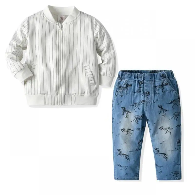 

Куртка с длинным рукавом и надписью и джинсовая ткань