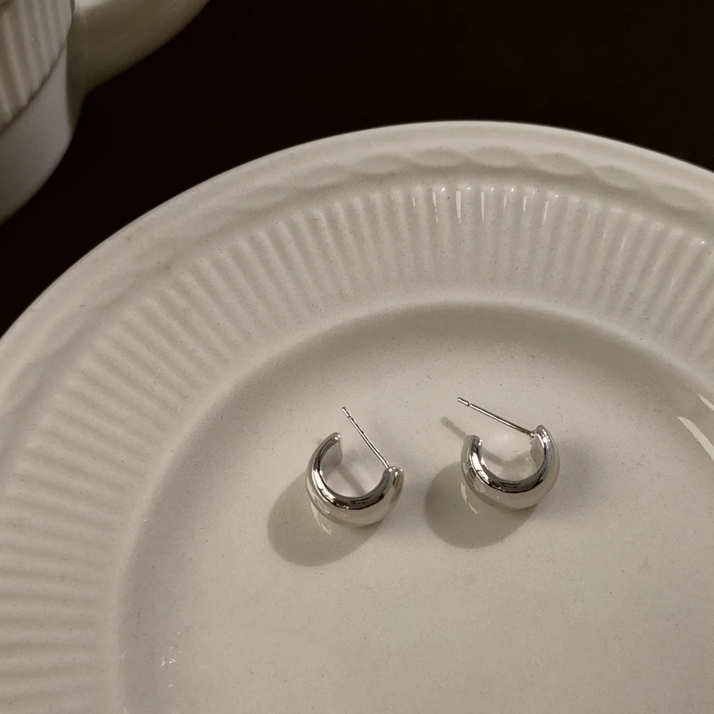 Женские серьги-гвоздики из 14-каратного золота с эффектом аллергии |